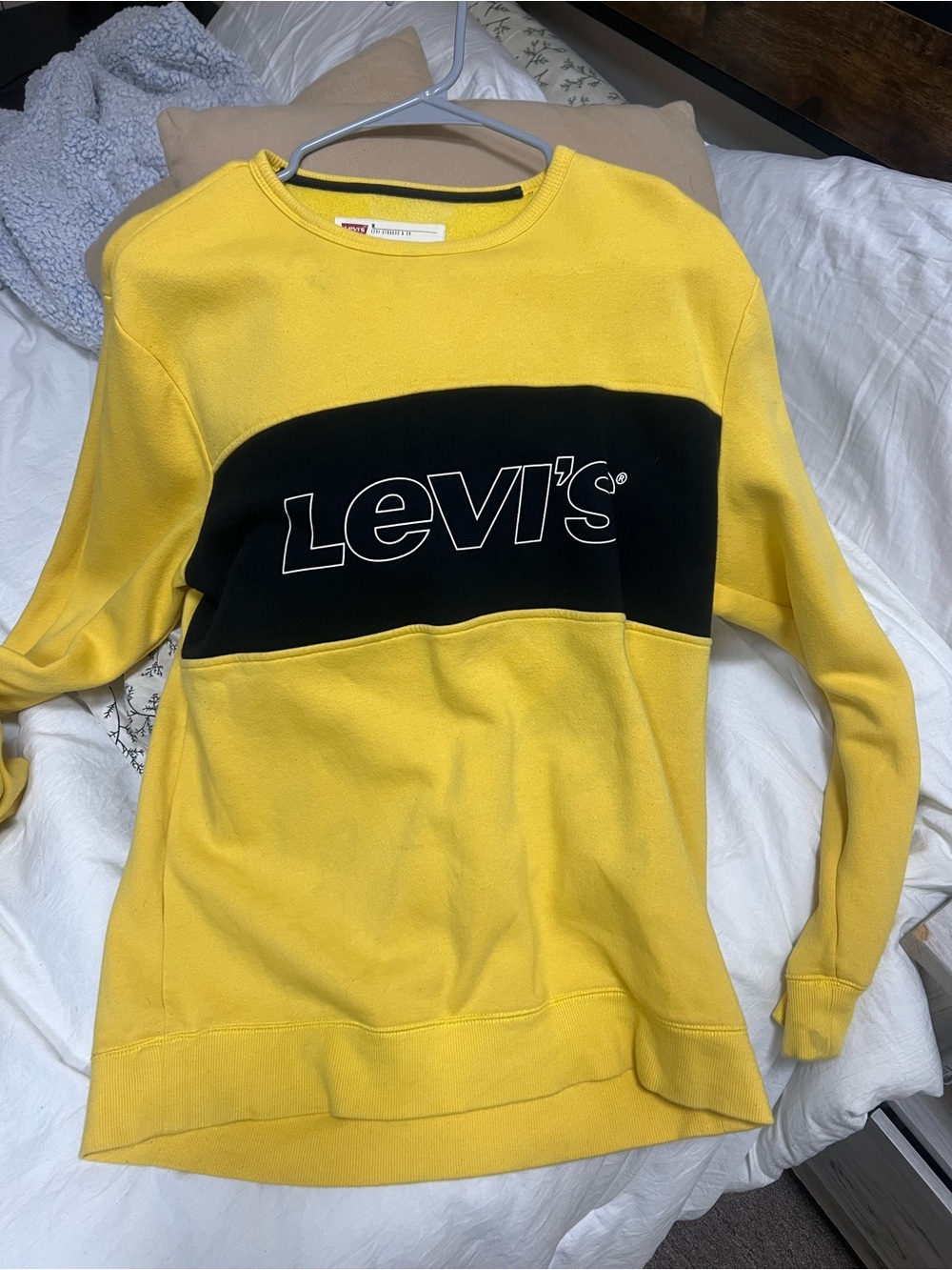 Levi's Yellow and Black Logo Crewneck Sweatshirt